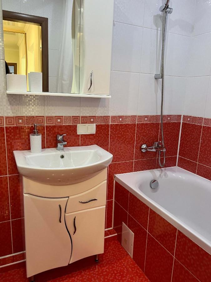 New Apartment "Family Estate" Камианец-Подилский Екстериор снимка