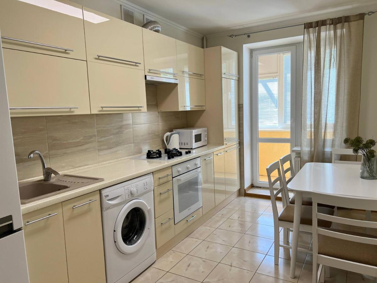 New Apartment "Family Estate" Камианец-Подилский Екстериор снимка